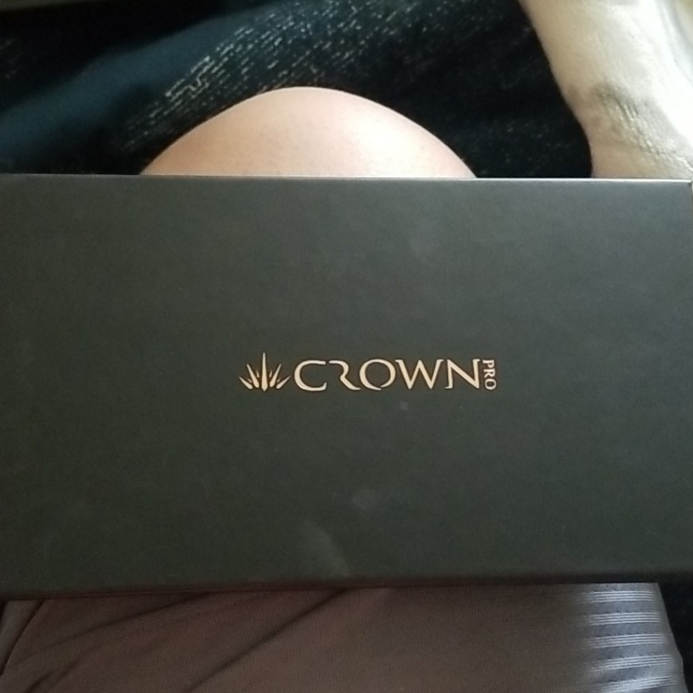 Crown eyeshadow pallet